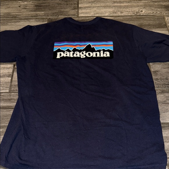 Patagonia Dark Blue Tee with Vibrant Logo men’s xl - Picture 1 of 4